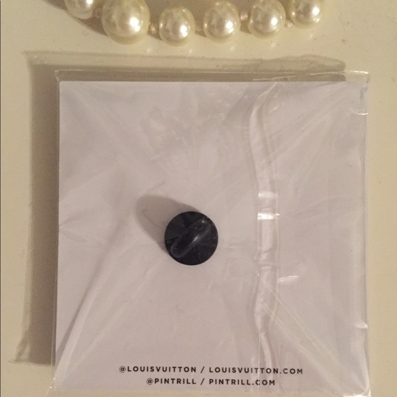 Louis Vuitton Limited Edition Pin New - Picture 3 of 6
